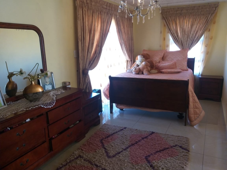 To Let 5 Bedroom Property for Rent in Grimbeeck Park North West